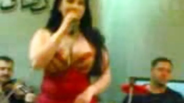 Tình dục không đăng ký  Có một chiếc khăn và cums trên bộ ngực chảy xệ. tai phimxec
