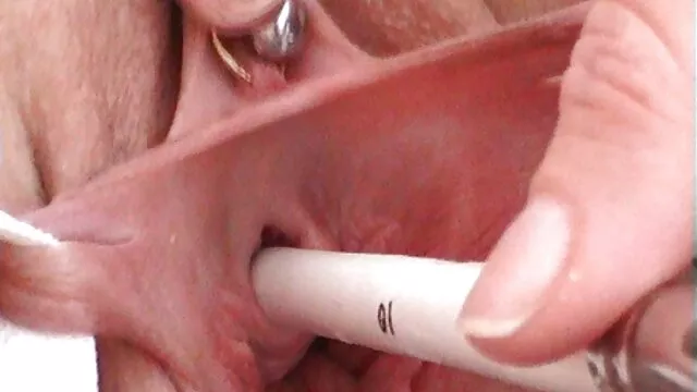 Tình dục không đăng ký  Người phụ nữ Đức đưa ra một blowjob cho một người tai phim sec lau xanh tự mãn.