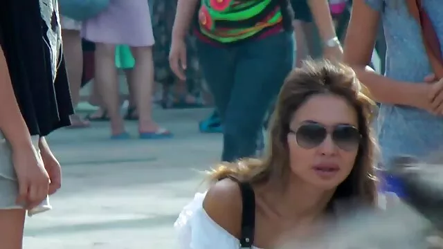 Tình dục không đăng ký  Bald fucks tsi phim sec một cô gái tóc nâu trước mặt bạn bè.