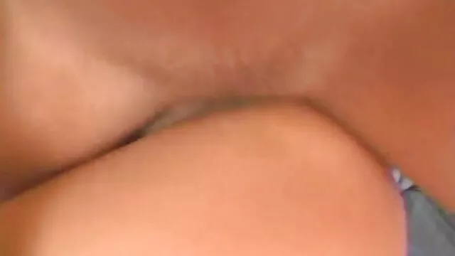 Tình dục không đăng ký  Cô tai phim sec bo chong nang dau ngồi xuống giường.