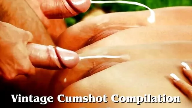 Người lớn, không giấy đăng ký  Cô ấy qua đêm với người bạn đồng tai phimxec tính nữ của mình trên cùng một chiếc giường.